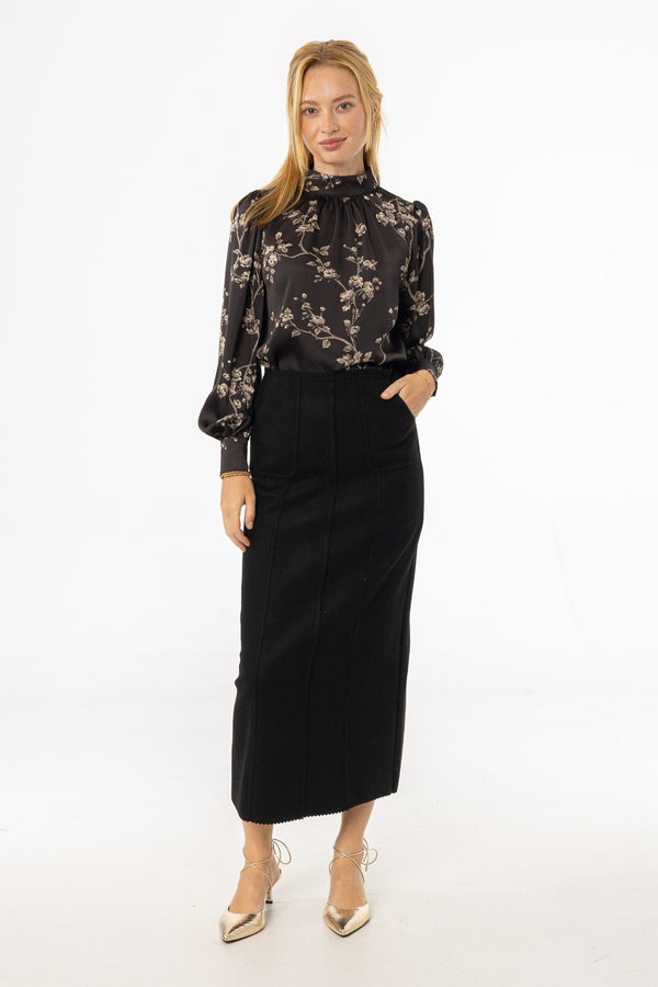 Black Scalloped Edge Maxi Skirt with Layered Hem Detailing and Soft Feminine Appeal