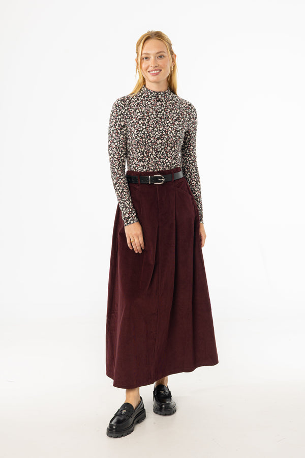 Burgundy Cargo Corduroy Maxi Skirt with High Waist Design and Seasonal Warm Texture